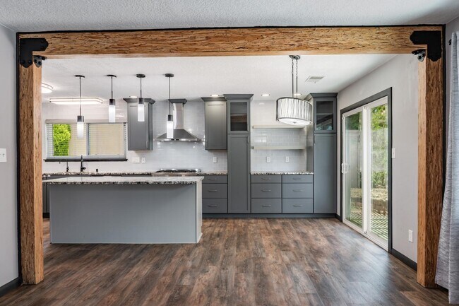 Foto del edificio - 1600 Cullen Ln NE