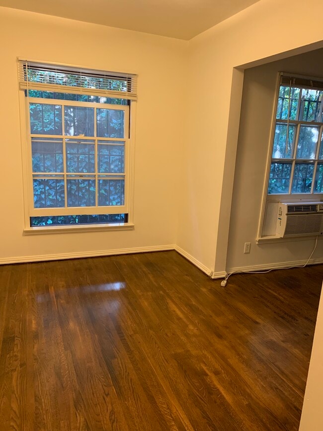 Building Photo - 8575 Holloway Dr