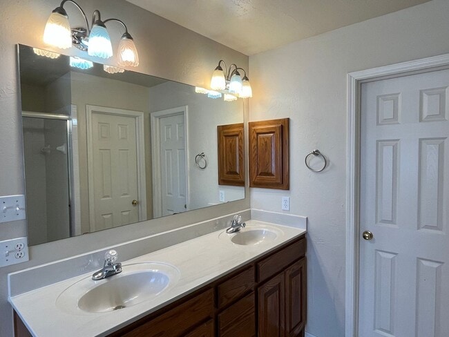 Building Photo - Gorgeous 3 Bed In Edmond Schools