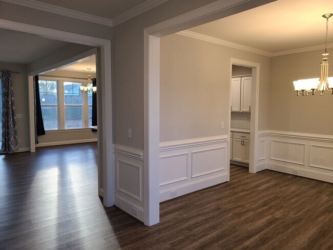 Building Photo - Beautiful 4 bedroom, 4 bath home with 3rd ...