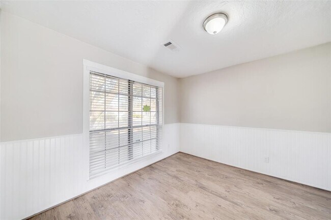 Building Photo - 408 Avondale Ln