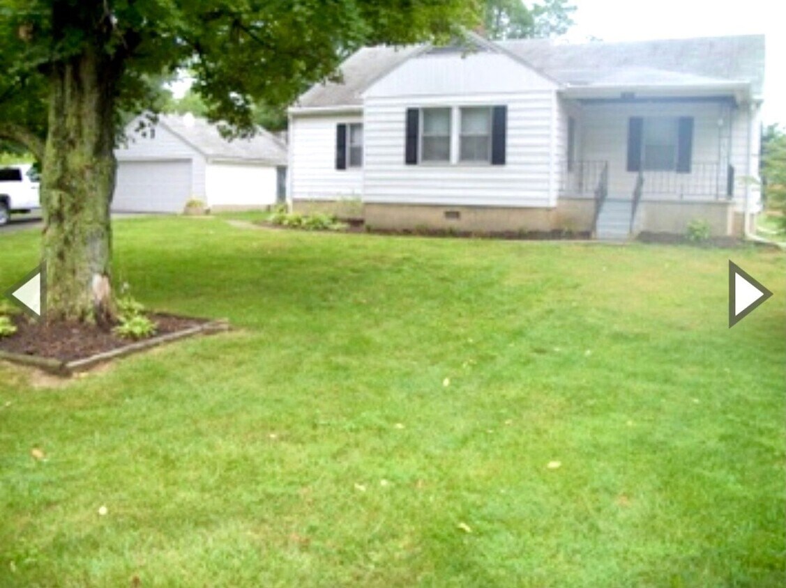 Primary Photo - LARGE, 5 BD/2 BA house, near campus!