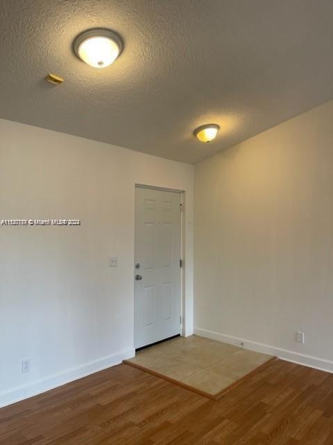 Foto del edificio - 5861 Riverside Dr