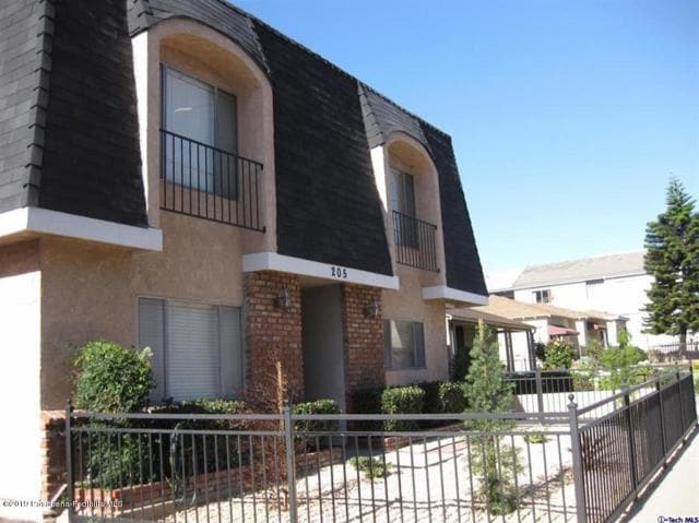 Foto principal - 205 N Buena Vista St
