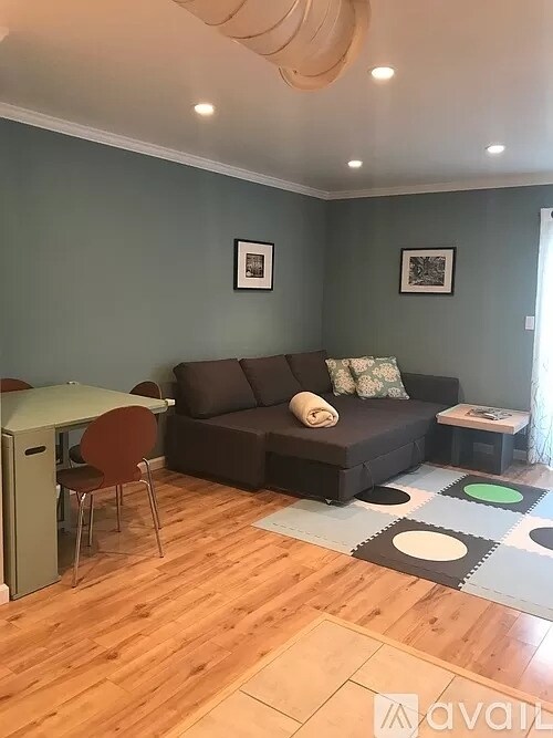 Foto del edificio - 827 Villa Ave