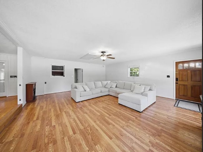 Foto del edificio - 311 Lockner Rd
