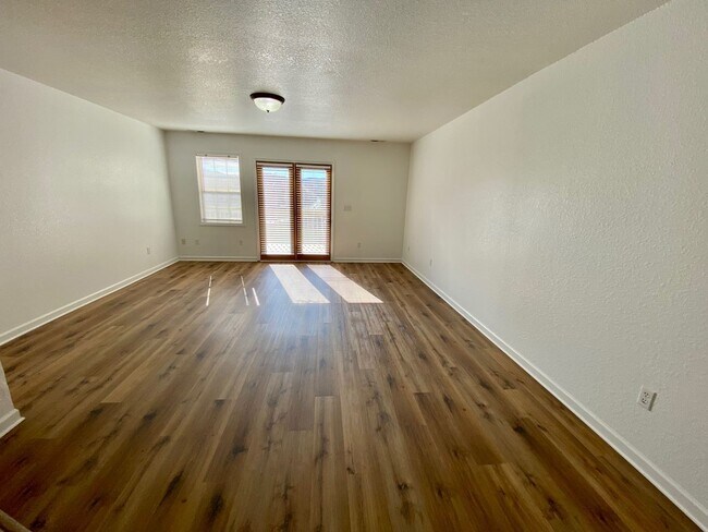 Foto del edificio - Candler - Two Bedroom updated apartment