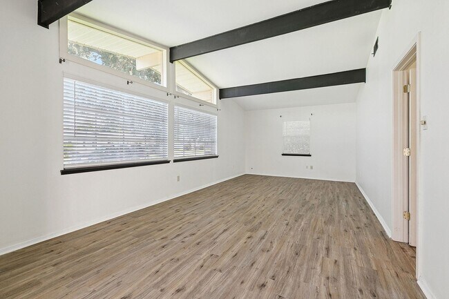 Building Photo - Cozy Oasis in Metairie: Your Dream Home Aw...
