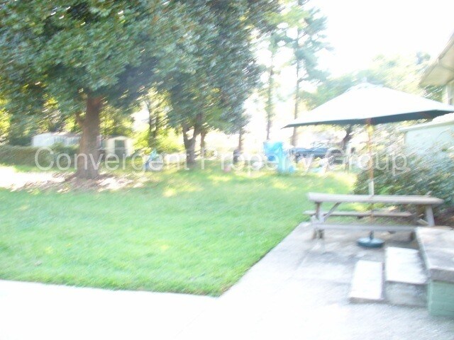 Building Photo - 112 Edgewood Dr