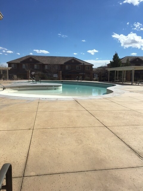 Foto del edificio - 3155 S Hidden Valley Dr