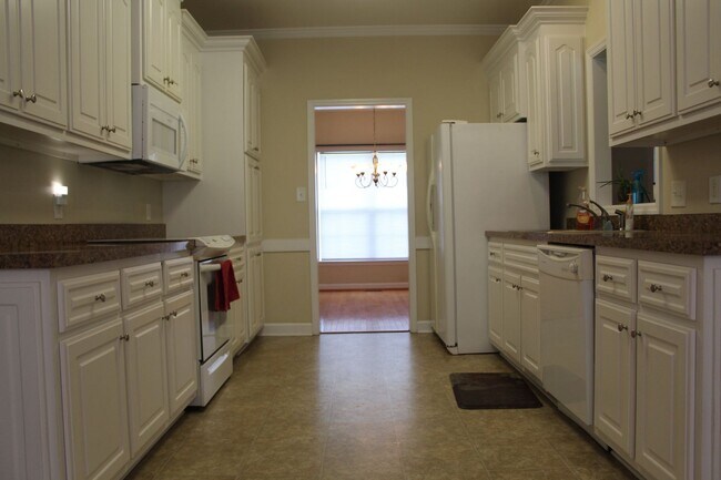 Foto del edificio - 205 Stillwater Creek Dr