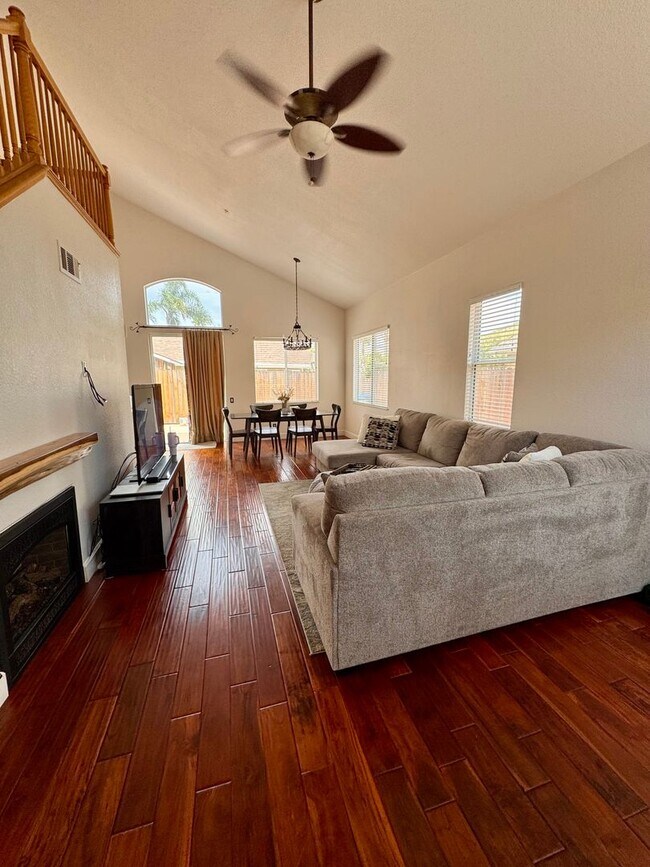 Foto del edificio - Spacious Home in the sought after The Arbo...