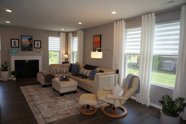 Foto del edificio - 16140 W Switch Grass Rd