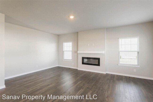 Building Photo - 4 br, 3 bath House - 2416 SW Plaza Parkway