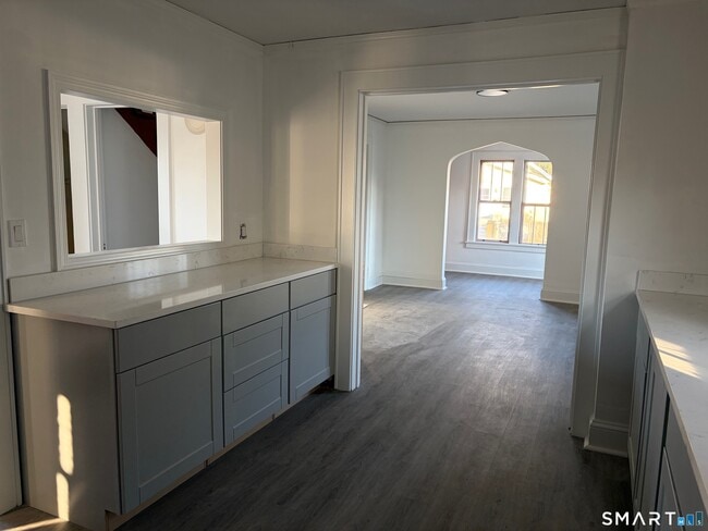 Building Photo - 344 Colman St