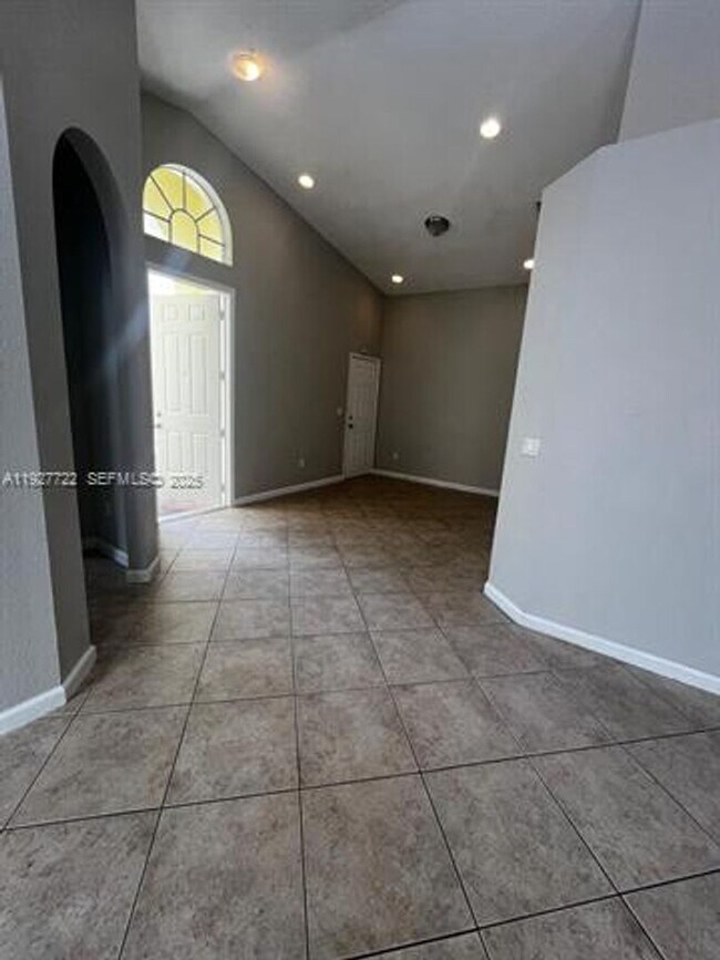 Foto del edificio - 2219 Portofino Ave