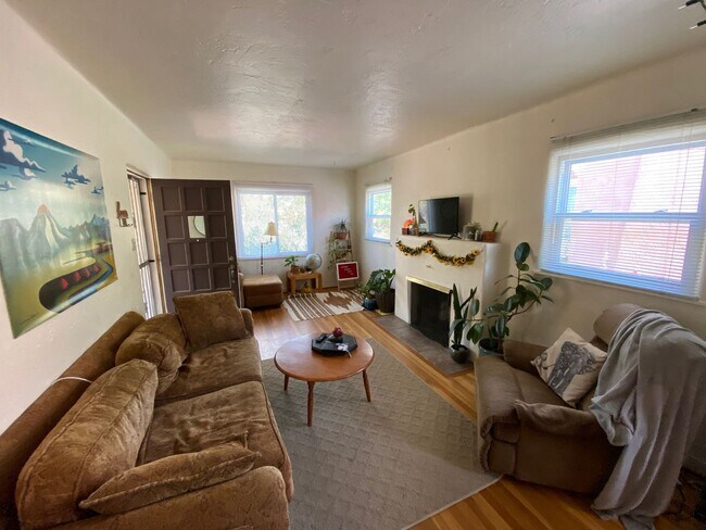 Foto del edificio - MONTE VISTA  NORTH/UNM 3 Bedroom 1 Bath