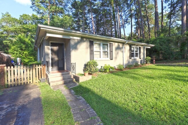 Building Photo - Your Next College Pad – 2BR/1BA, Pets Welc...