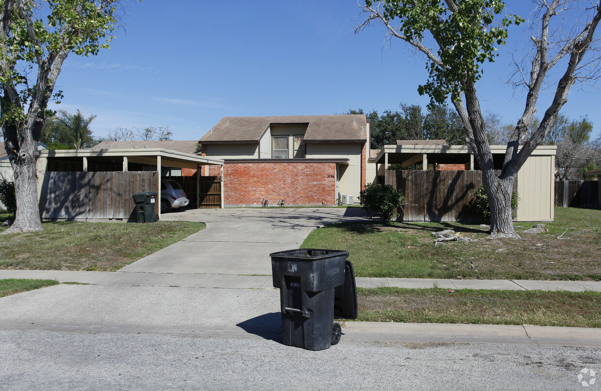 Primary Photo - Thornberry Townhomes