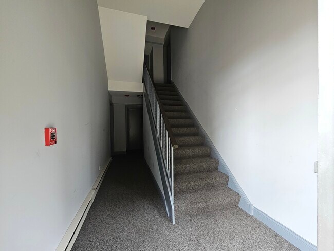 Foto del edificio - 7121 Laverne Ln