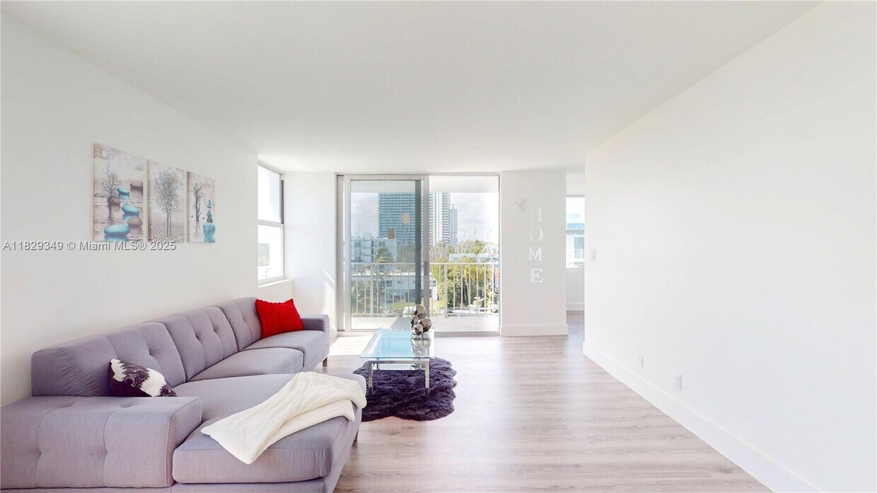 Foto principal - 16570 NE 26th Ave