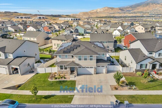 Building Photo - Modern EV Friendly Upgraded 5 BD 4 BA 3 GA...