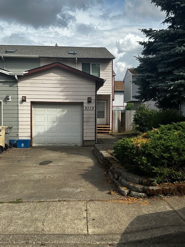 Building Photo - 3113 NE Flintlock Pl