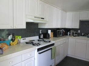 Building Photo - 66 Chorro St