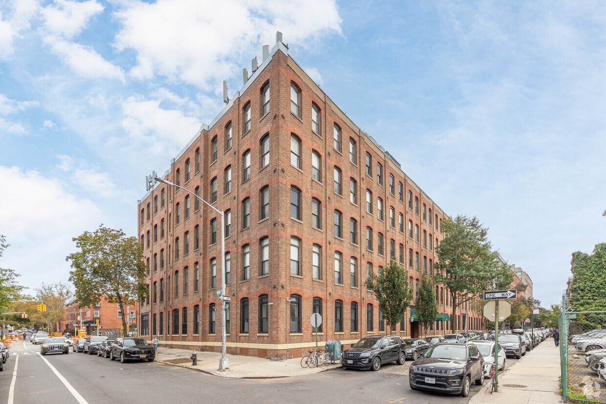 Primary Photo - 1 Tiffany Pl