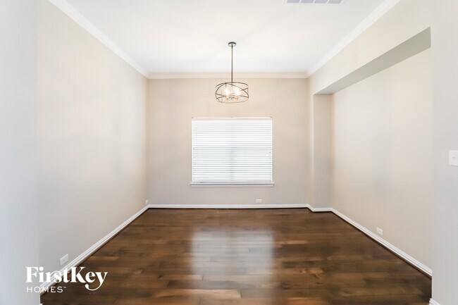 Foto del edificio - 324 Highland Fairway Ln