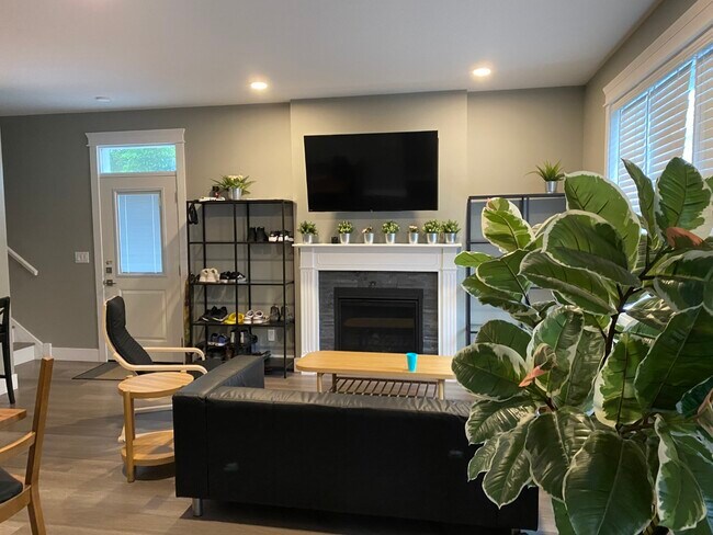 Photo du bâtiment - 1801 Hallen Ave