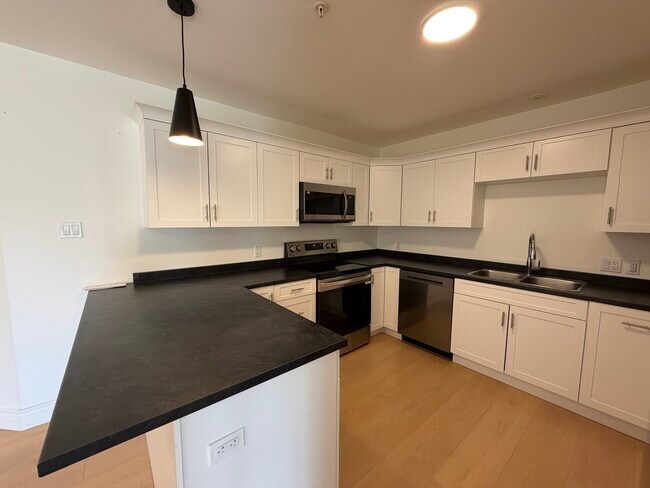 Building Photo - Apartment for Rent