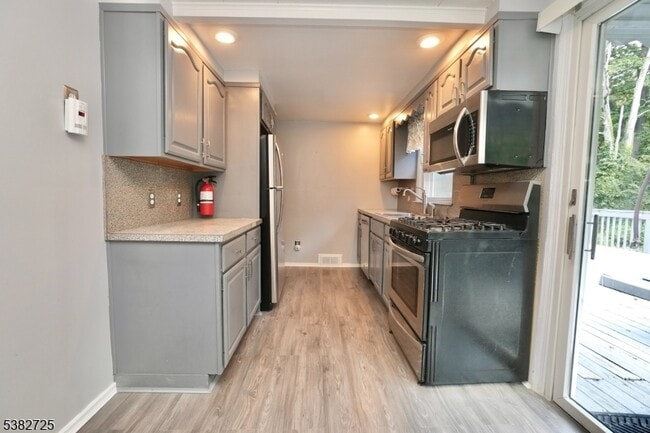 Foto del edificio - 25 Glenview Dr