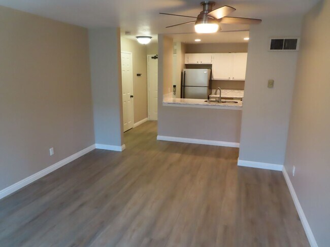 Foto del edificio - Two Bedroom, Two Bathroom Condo in UTC