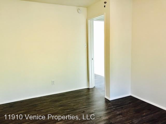 Building Photo - 4641-5642 W Slauson Ave