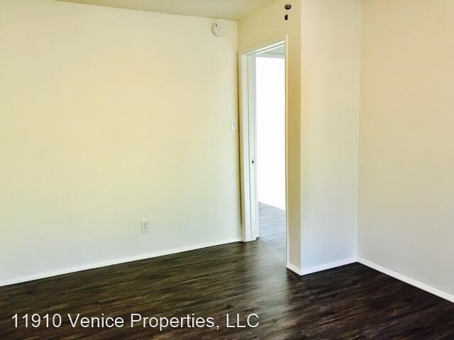 Foto del edificio - 4641-5642 W Slauson Ave