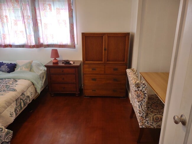 Dresser & Night Stand - 2074 St Louis Dr