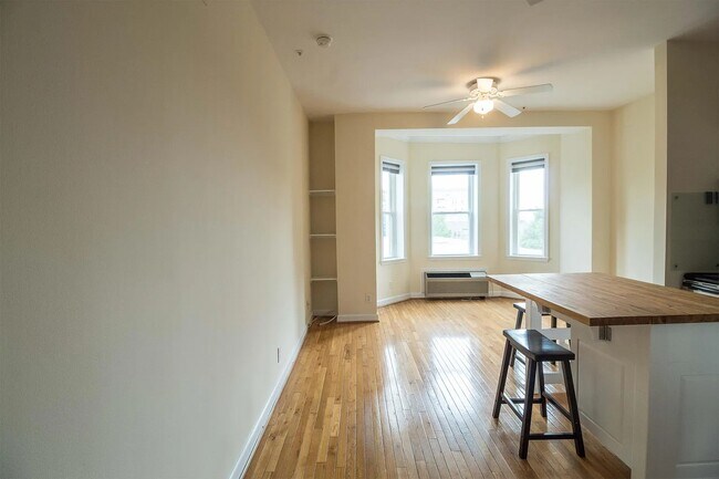 Foto del edificio - 1415 Chapin St NW