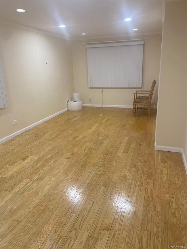 Foto del edificio - 207-24 28th Ave