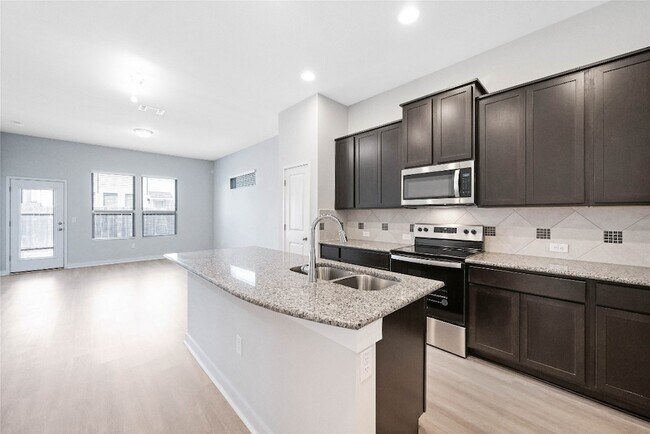 Foto del edificio - 15008 Forum Ave