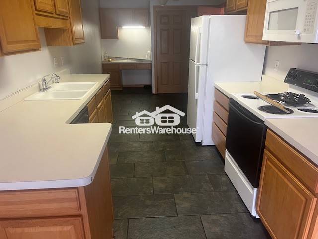 Building Photo - 10794 Tamarack Cir