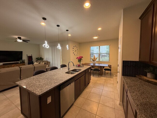 Foto del edificio - 2643 E Lake Pointe Dr