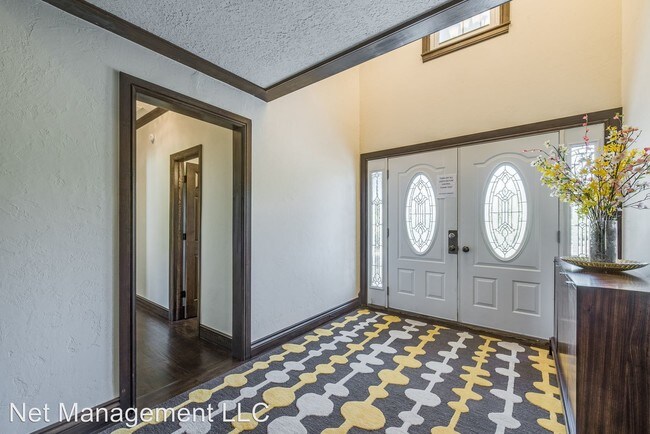 Foto del edificio - 333 84th Ave NE