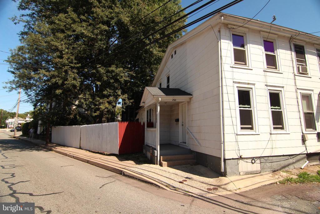 Foto principal - 266 Manatawny St