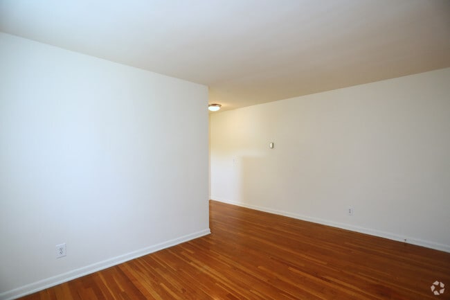 Interior Photo - Falls Court Apartments