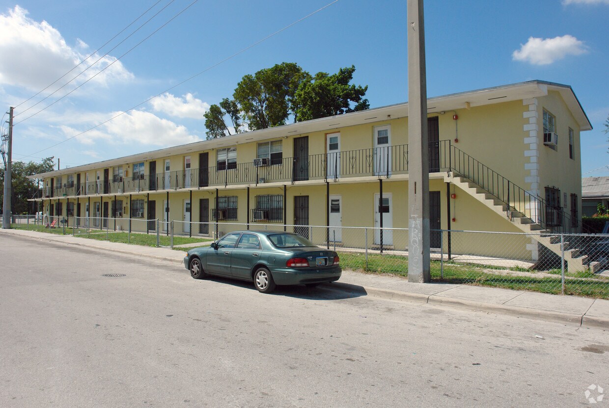 Foto del edificio - 5600 NW 7th Ct