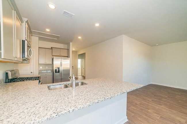 Building Photo - 602 Solar Ct