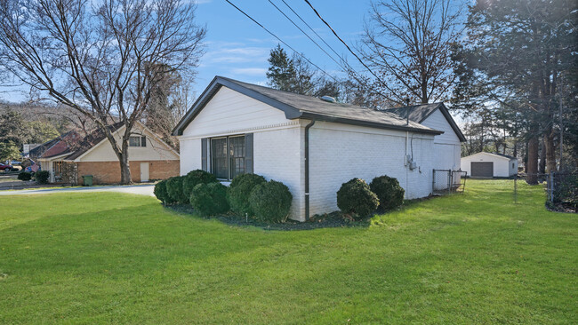 Building Photo - 2809 Barcody Rd SE