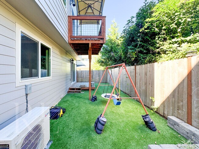 Building Photo - SUPERSIZED 5-Bd HOME