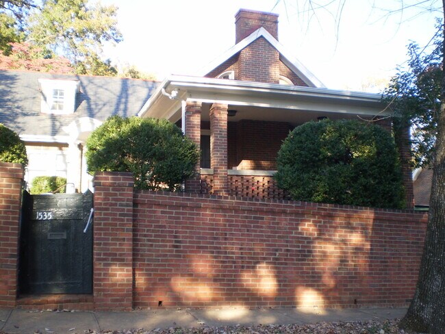 Foto del edificio - 1535 Gordon Ave